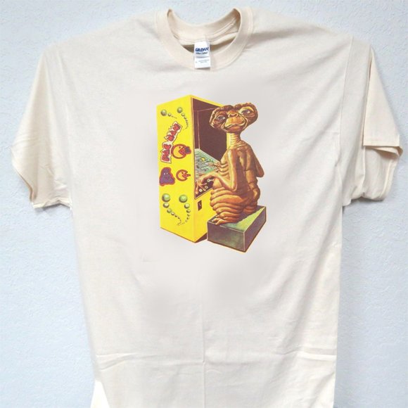 ET PLAYING PACKMAN VINTAGE ARCADE GAME COOL, FUNNY MENS IVORY TEE T-1501 - Picture 1 of 3